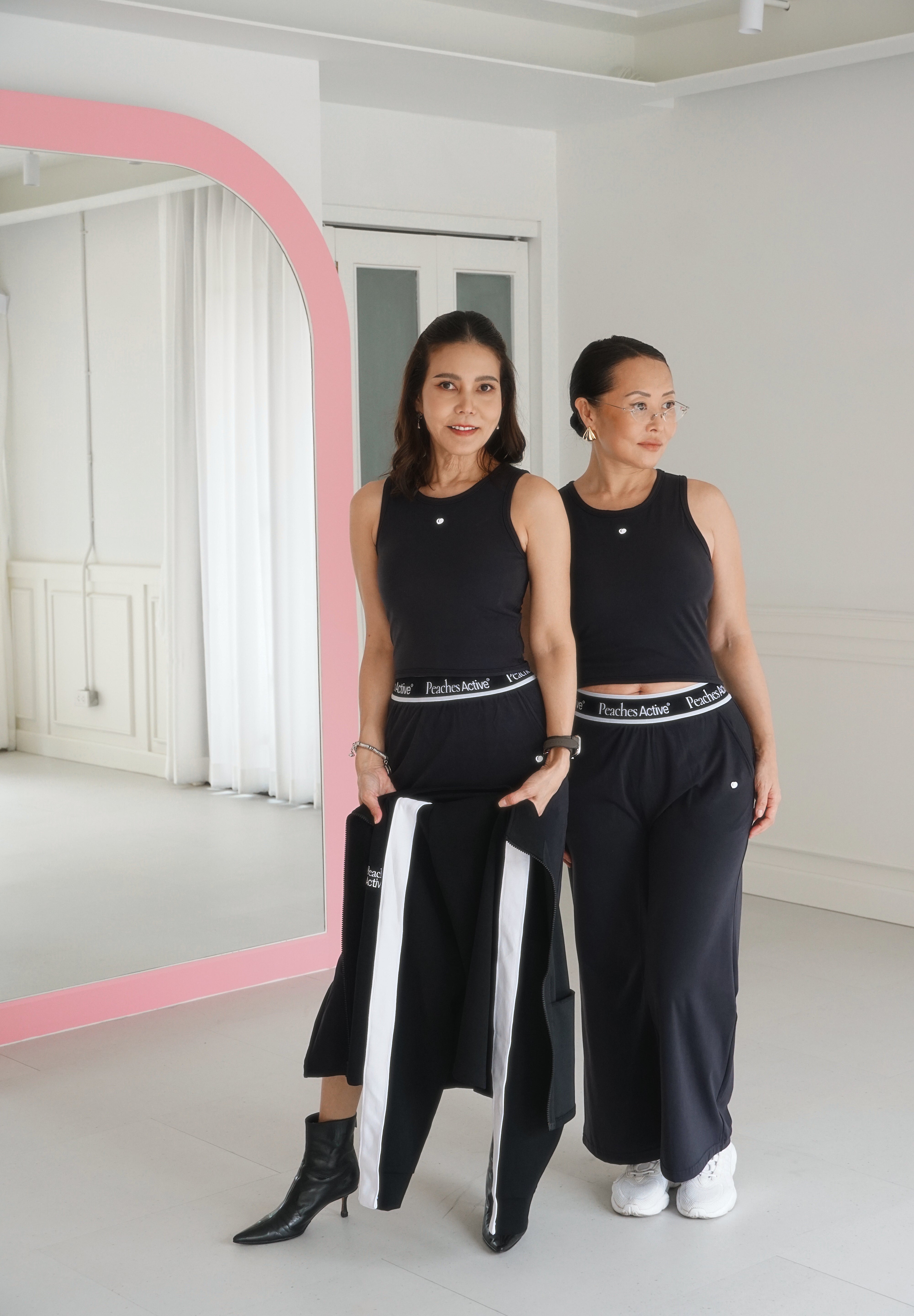 Flyaway UltraSculpt Cropped Top with Built-In Bra – Black Edition