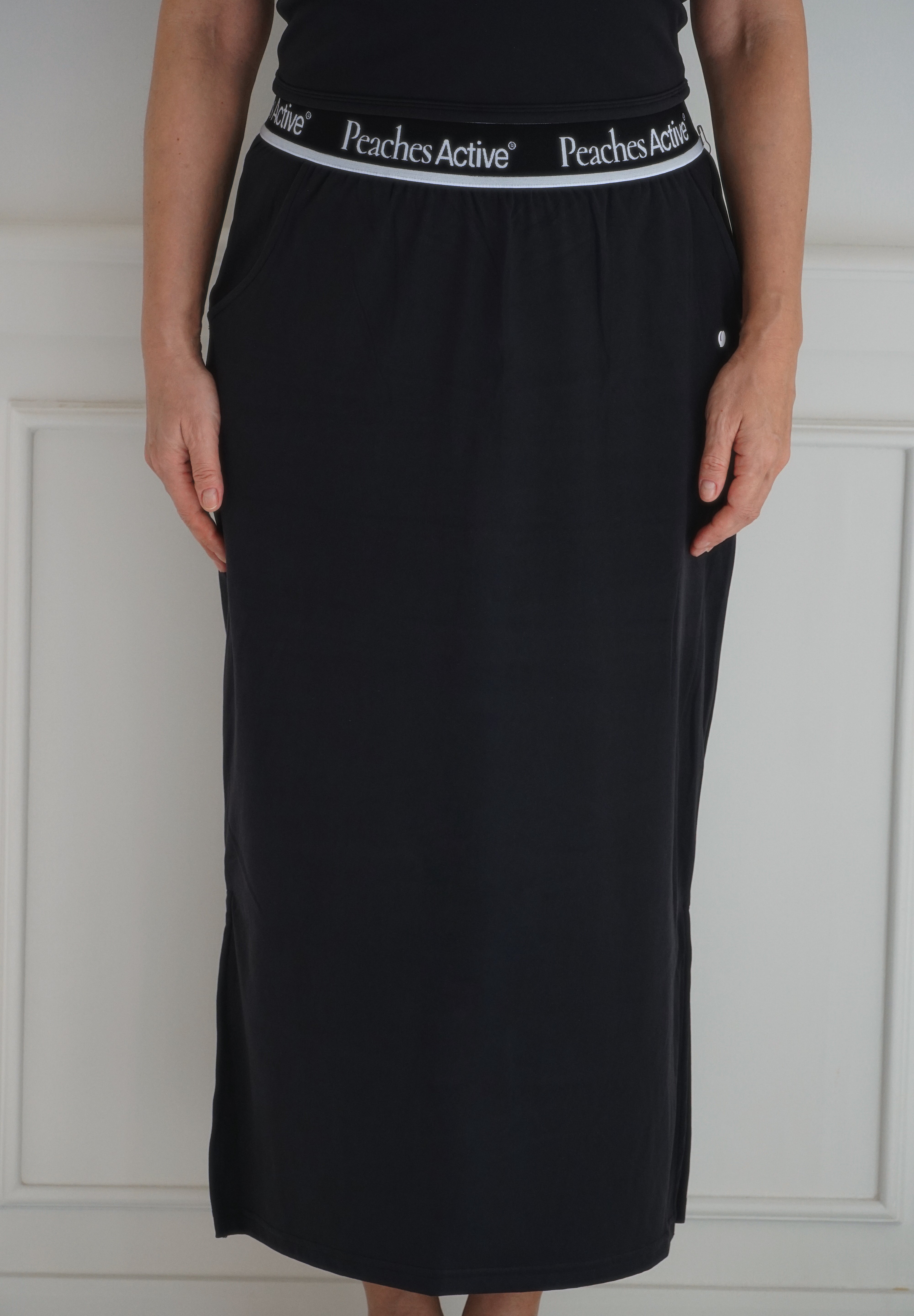 Flyaway Flow Skirt – Black Edition